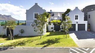 Strand Beach Lodge | Accommodation Greenways