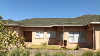 Cypress Executive Lodge | Accommodation Highlands (Livingstone)
