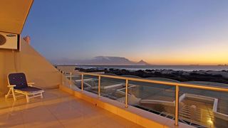 Dolphin Beach H104 | Accommodation Bloubergrant