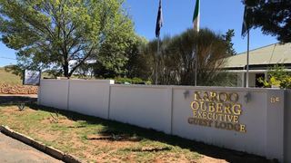 Karoo Ouberg Lodge | Accommodation Middelburg (Eastern Cape)