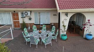 Blue Crane Guest House Bloemfontein | Accommodation Fichardt Park