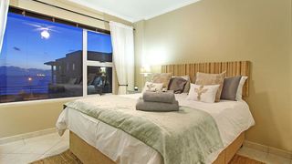 The Waves 202 | Bloubergstrand Accommodation