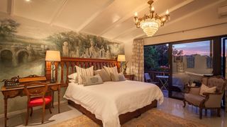 The Loerie Hide | Bonnie Doon Self-catering