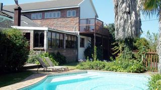 Arbour Lodge Guest House | Beacon Bay Accommodation