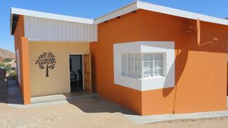 Orange House | Self-catering Aus
