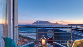 The Penthouse on Beach | Accommodation Bloubergrant