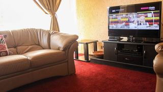 Lolo's Apartments | Avenues Accommodation