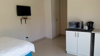 Dolphin Guest House | Self-catering Walvis Bay