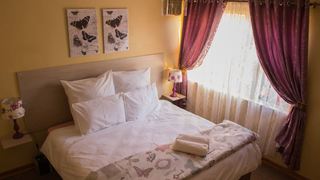 Lolo's Two Bedroom Apartment | Self-catering Milton Park