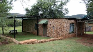 Shallow Pig Cottage | Parys Accommodation