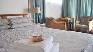 Seekat Oornagkamer | Yzerfontein Accommodation