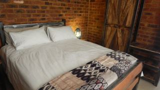 Die Rooi Lorrie | Lodges Mooiplaats