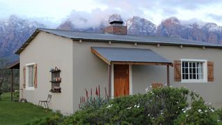 Seven Oaks Vineyard Cottages | Bainskloof Accommodation