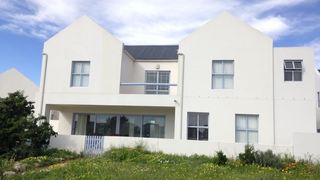 Perfect 10 - Front of House | Calypso Beach Accommodation