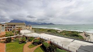 Neptunes Isle Apartment with a View | Accommodation Lagoon Beach