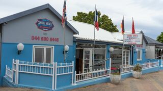 Shark Shack Backpackers | Accommodation Linkside (Mossel Bay)