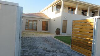 Waves Echo | Bloubergrant Accommodation