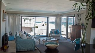 3 Palms Beach Villa | Bloubergstrand Accommodation