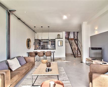 Manhattan Place 1015