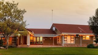 Karoo Fountain Luxury Guesthouse De Aar | Self-catering De Aar