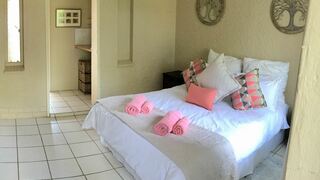 Honey Lodge | Self-catering Dinokeng Game Reserve