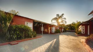 Mokoro Lodge | Maun Accommodation