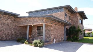 DeeKay's VIP Guesthouse | Bluewater Beach Accommodation