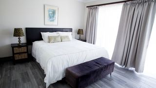 12 Kingfisher | Accommodation Table View