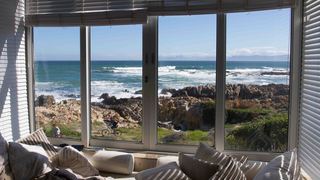 De Kelders Beach House | Accommodation De Kelders