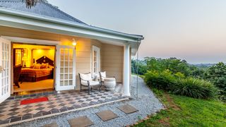 Blue Mountain Luxury Lodge | Kiepersol Specials