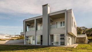 Marine Drive 87 | Struisbaai Accommodation