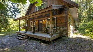 Glacier Springs Cabin #22 | Glacier Accommodation