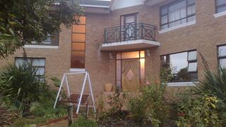 Meyer's Den | Somerset Ridge Accommodation