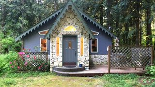 Glacier Springs Cabin #60 | Glacier Accommodation