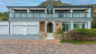 Vic Bay Beach House | Victoria Bay Accommodation