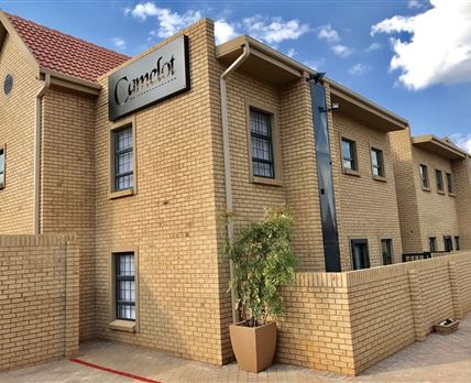 Camelot Guest House & Apartments