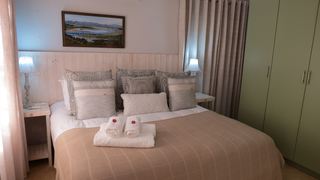 1 on Ross | Accommodation Frontier Country