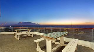 La Beach House | Accommodation Bloubergstrand