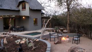 The Bush House | Hoedspruit Accommodation