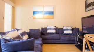 Upmarket Modern 1-Bedroom Flat on Kloofnek | Accommodation Tamboerskloof