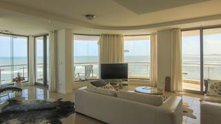 Hibernian Towers 2001 | Strand Self-catering