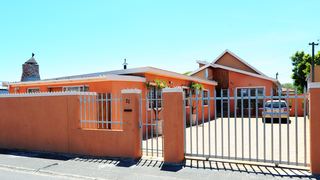 Off Main Cottage | Bellville Accommodation