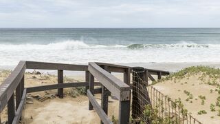 Modern Beachfront Apartment | Summerstrand Accommodation