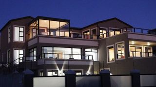 Mateo Chase Guest Home | Accommodation Bloubergstrand