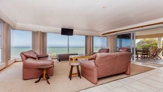 Waves & Whales | Franskraal Self-catering