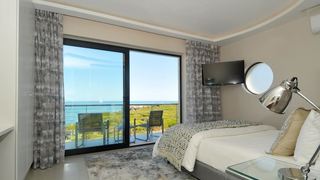 7 on Marine | Hermanus Specials