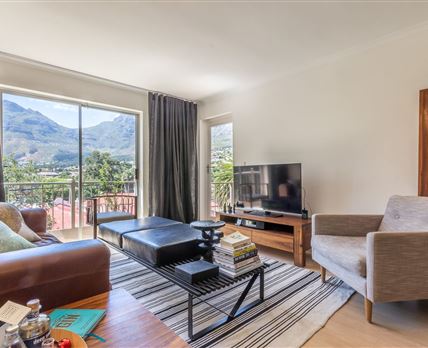 Gorgeous Apartment Central Location,Parking, Pool
