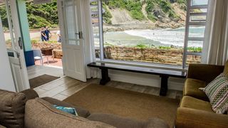 Silver Spray Beach Accommodation | Victoria Bay Accommodation