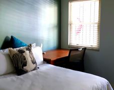 Maison d'Bosch : 17 Simonsplein | Stellenbosch Central Self-catering