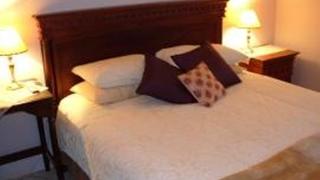 Loeriepark Guesthouse | Kameeldrift East Accommodation